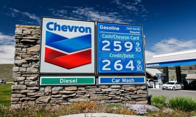 Warren Buffett a cumpărat acțiuni Chevron! Ar trebui?